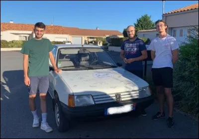 On ne peut pas parler des années 80 sans évoquer cette auto qui fut un réel succès populaire. Quel est ce modèle Peugeot ?