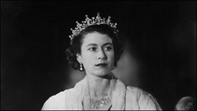 Qui est premier ministre lorsqu'Elizabeth devient reine le 6 février 1952 ?