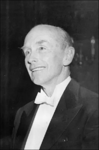 Le premier ministre nommé en octobre 1963 a la particularité de ne pas alors être membre de la chambre des communes : c'est ...