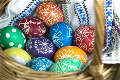 Traditionnellement, de quel animal consomme-t-on les ufs à cette occasion ?