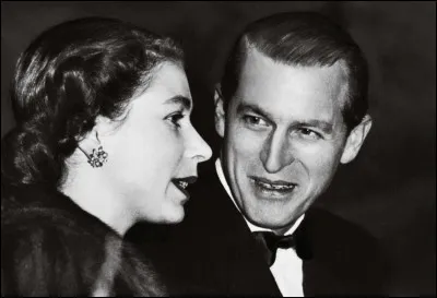 Durant quel mois de l'année 2021 l'époux de la reine est-il mort ?