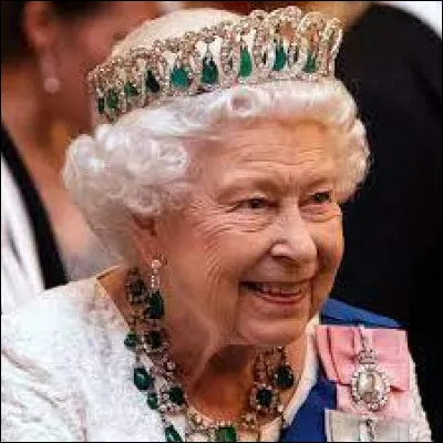 Parmi ces personnalités, laquelle n'a pas été anoblie par la reine ?