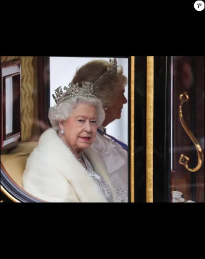 Quel monarque a eu un règne plus long que celui d'Élisabeth II ?