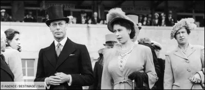 Quelle était la particularité de son père, le roi George VI ?