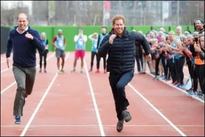 A joué avec l'équipe universitaire de water-polo :