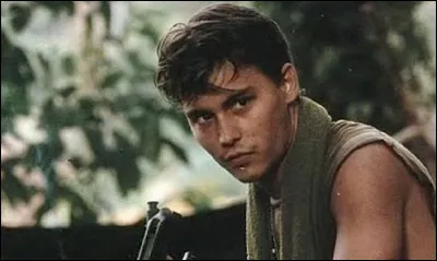 On y aperçoit Johnny Depp :