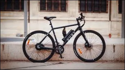 Ce moyen de transport est un train.