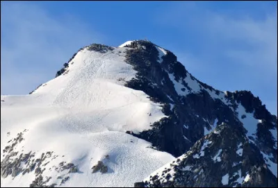 Quel est le point culminant de la chaîne des Pyrénées ?
