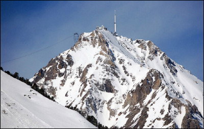 Le pic du Midi de Bigorre est situé dans les Hautes-Pyrénées. Qu'est-ce qui l'a rendu célèbre ?