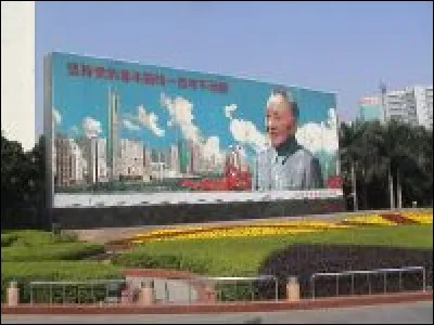 Elle se rend en Chine en 1986 et rencontre Deng Xiao Ping :