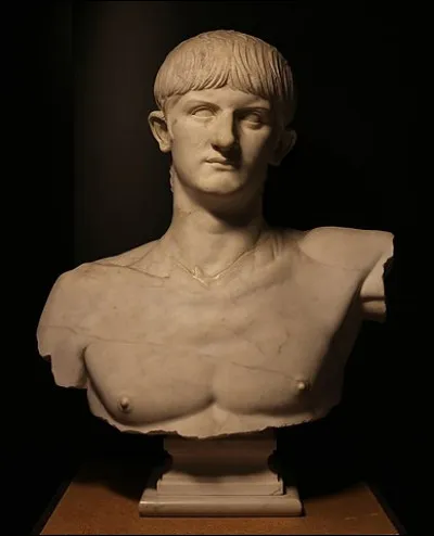 Le premier "munus" en l'honneur d'une femme est organisé en 46 av. J.-C. par Julius Caesar, lors d'une cérémonie et de jeux funéraires pour sa fille Julia ; le dernier pour Agrippine (en 59), par les soins de son assassin ... (Complétez !)