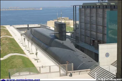 Dans quel musée normand est exposé le sous-marin "Le Redoutable" ?