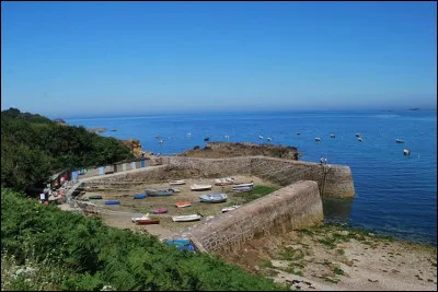 Et maintenant l'inverse : 
Quel est le plus petit port de la Normandie, et par ailleurs le plus petit de France ?