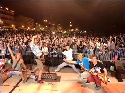 Quel est ce groupe fran&ccedil;ais de rock aux textes &eacute;grillards et humoristiques fond&eacute; en 1986 ?