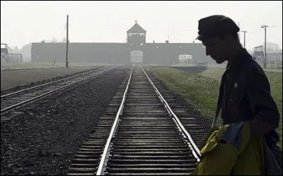 Lors de quels procès de nombreux prisonniers nazis ont-ils été jugés après la guerre ?