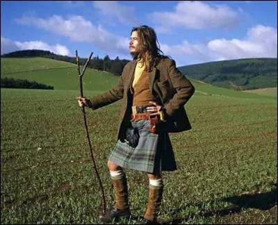 Dans la société écossaise, l'appartenance à un clan se signale par le nom patronymique, mais également par le tartan. Qu'est-ce que le tartan ?