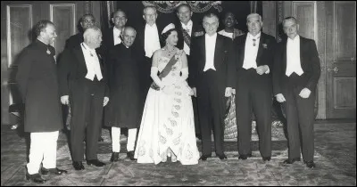 Le grand enjeu du Commonwealth, entre 1945 et le début des années 1960, est de maintenir les liens avec les anciennes colonies britanniques devenues indépendantes :