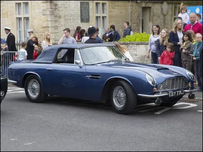L'Aston Martin du roi d'Angleterre Charles III roule au vin blanc distillé.