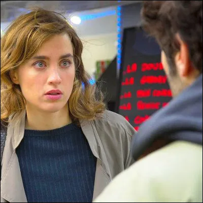 Quel acteur incarne un ex-taulard aid&eacute; par la veuve du policier corrompu qui l�a pi&eacute;g&eacute; dans le film "En libert&eacute;" ?