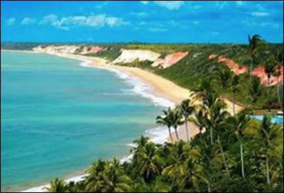 Quelle est cette commune brésilienne du littoral de l'État de Bahia, là où le 22 avril 1500 ont débarqué les portugais pour conquérir cette terre nouvelle ?