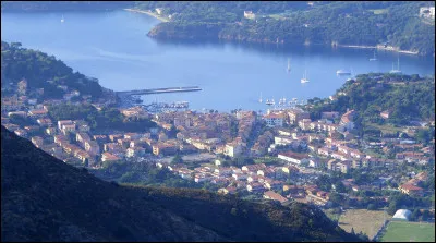 Quelle est cette commune côtière de l'Ile d'Elbe appartenant à la région de Toscane en Italie ?