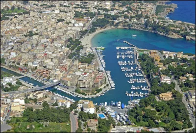 Quelle est cette commune balnéaire espagnole située à Majorque dans l'archipel des Baléares ?
