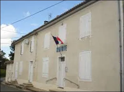 Petit village de 72 habitants, dans l'arrondissement de Saint-Jean-d'Angély, Seigné se situe dans le département ...