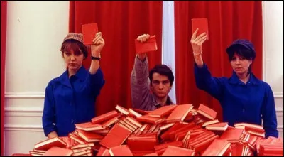 À partir des années 68 Godard s'engage dans une démarche politique. Laquelle ?