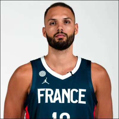 Quelle est sa première sélection en équipe nationale ?