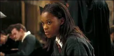 Va au bal des Trois Sorciers avec Angelina Johnson :