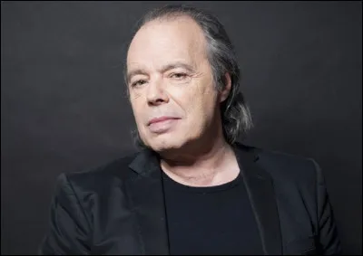 Qui est cet écrivain, auteur du roman ''Maudit Manège'' ?