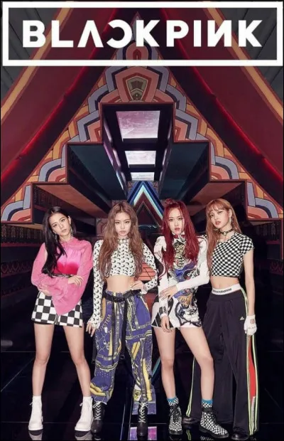 Qui a des cheveux roses, au carré, dans le M/V "Ddu-Du Ddu-Du" ?