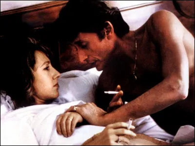 Ce film, avec Laurent Terzieff, Jean-Pierre Léaud et Johnny Hallyday, se déroule dans un grand hôtel parisien, où les histoires d'un couple en rupture, d'une double dette, d'un combat de boxe en préparation et d'une enquête policière se croisent : c'est ...