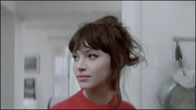 Dans combien de films de Godard Anna Karina joue-t-elle ?