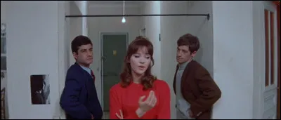 Dans ce film, Angela menace son compagnon Émile de faire un enfant avec Alfred, un ami d'Émile amoureux d'elle. C'est ...