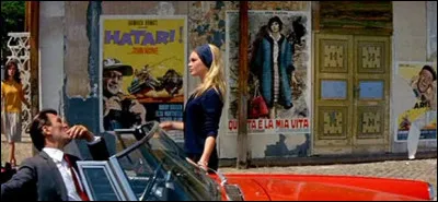 Dans "le Mépris", quel acteur est le scénariste Paul Javal, marié à Camille (Brigitte Bardot) ?