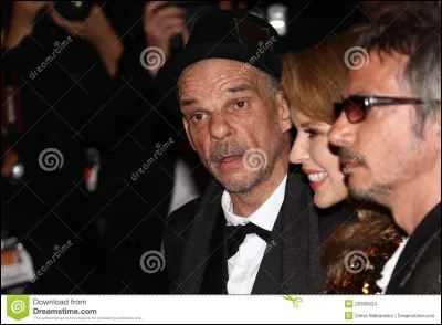 Dans quel film de Leos Carax, Marion Cotillard et Adam Driver incarnent-ils un couple d'artistes ?