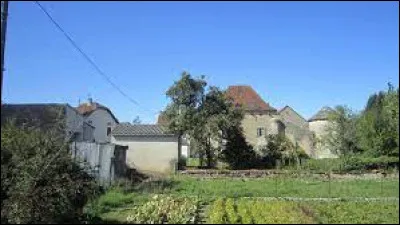 Nous terminons notre balade en Bourgogne-Franche-Comté, à Veuxhaulles-sur-Aube. Village de l'arrondissement de Montbard, il se situe dans le département ...
