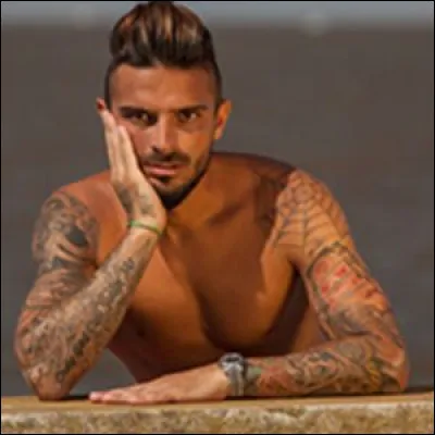 A été en couple avec Julien Tanti :