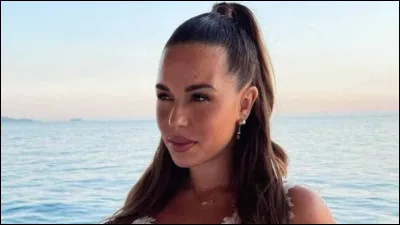 Est la meilleure amie de Stéphanie Durant :