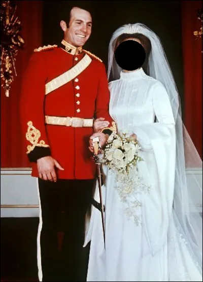À quel membre de la famille royale appartient cette robe de mariée ?