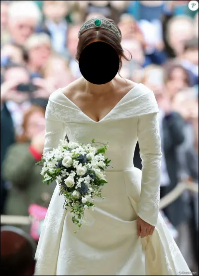 À quel membre de la famille royale appartient cette robe ?