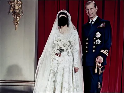 À qui est cette robe ?