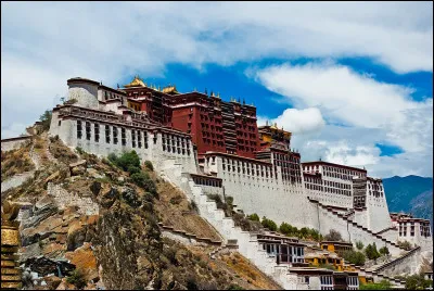 Quelle ville est la capitale du Tibet ?