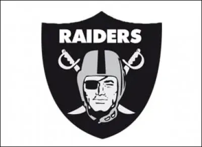 Des "Pirates" (ou des "Aventuriers") en plein milieu du désert ? On aura tout vu ! Ils viennent de...