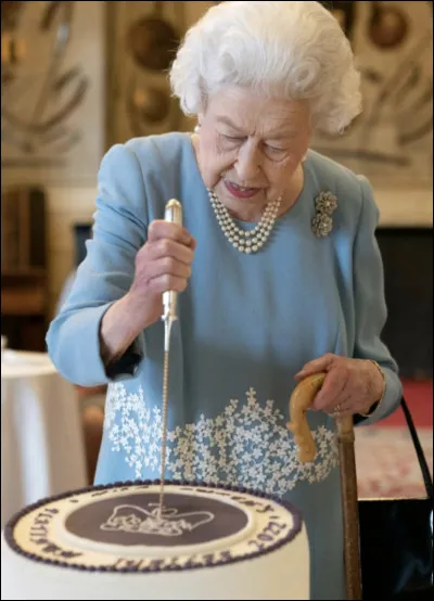 Quel âge avait la reine Élisabeth II à son décès ?