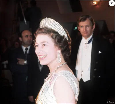 Le 1er e-mail envoyé par la Reine date de 1976.