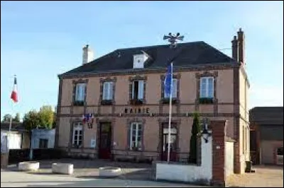 Nous sommes dans le Centre-Val-de-Loire, à Faverolles. Commune de l'arrondissement de Dreux, connue pour sa race de poule (la faverolles française), elle se situe dans le département ...