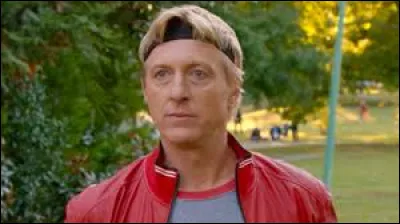 Combien de senseis Cobra Kai, Johnny affronte-t-il chez Silver ?