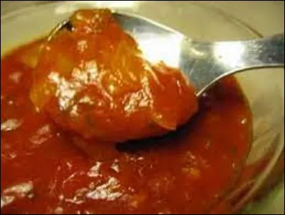 Cuisine : 
Accompagnant entre autres les volailles grillées, la queue de buf ou les tripes, la "sauce à la diable" est composée d'un roux brun, de fond brun, de tomates, d'épluchures de champignons, de carottes, oignons, thym, laurier, de vinaigre, d'échalotes, de sauce Harvey, de piment de Cayenne.
Pour la compléter, quel ingrédient manque-t-il ?